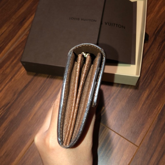 Louis Vuitton Sarah Wallet - Picture 3 of 9